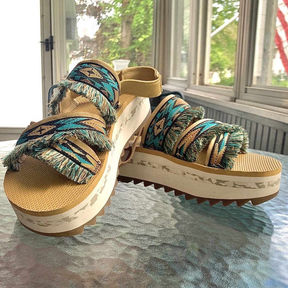 "Teva" southwest platform sandal. 8, EUC